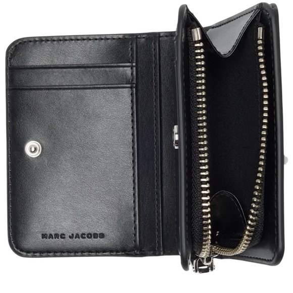 MARC JACOBS Compact Glitter Bifold Wallet in Silver Sparkle - Picture 4 of 14